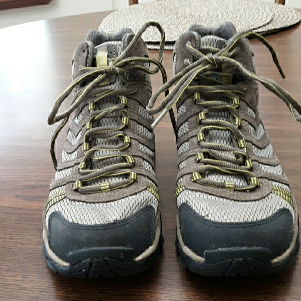 Columbia Gray and Tan Hiking Shoes